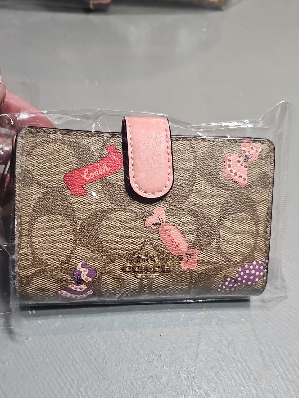 Coach C1416 NWOT Medium Cornrrr Zip Wallet In Signature Canvas With Candy Print